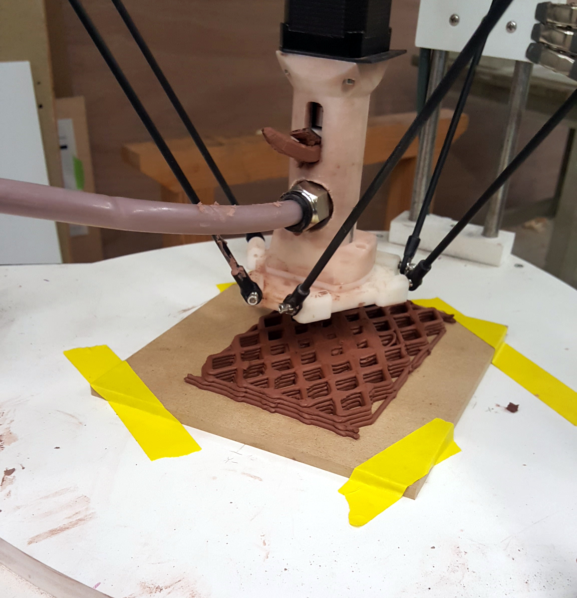 Robotic arm printing a lattice base